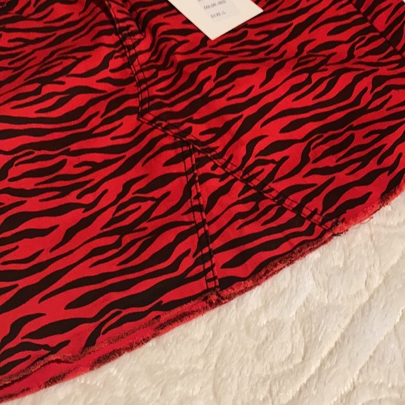 NWT PREMIUM DENIM SKIRT SIZE LARGE - Picture 5 of 8